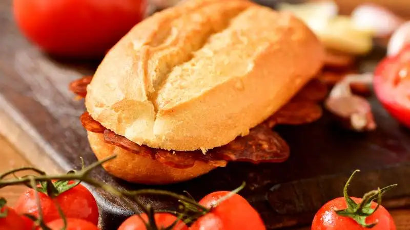 Sandwich de chorizo halal de boeuf tranché